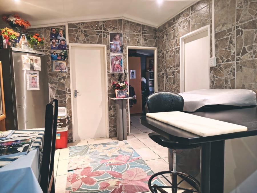 3 Bedroom Property for Sale in Sercor Park Western Cape